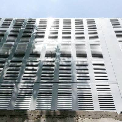 吸音百葉孔聲屏障_小區(qū)用抗風(fēng)化聲屏障_河北朗安聲屏障